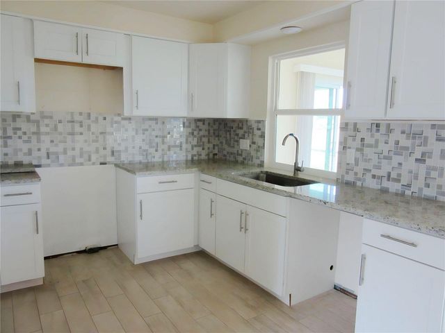 66 OAKLAND HILLS COURT, Rotonda West, FL 33947