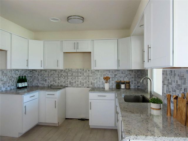 66 OAKLAND HILLS COURT, Rotonda West, FL 33947