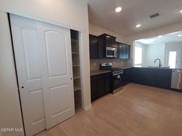 12745 Carefree Avenue, El Paso, TX 79928