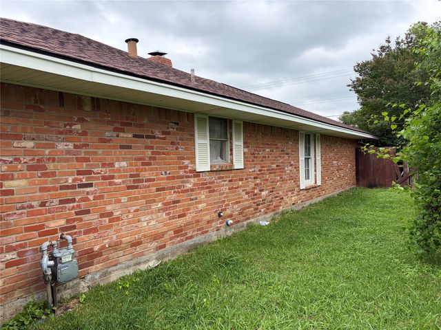 6301 Wheaton Drive, Fort Worth, TX 76133