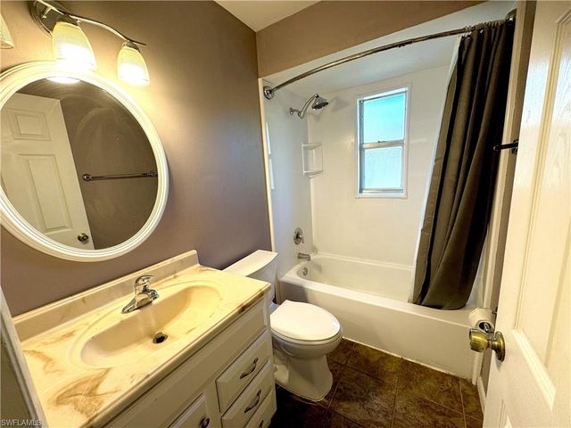 1307 SW Santa Barbara PL, Cape Coral, FL 33991
