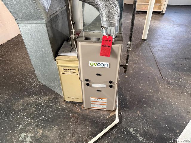 7377 Bernice, Center Line, MI 48015