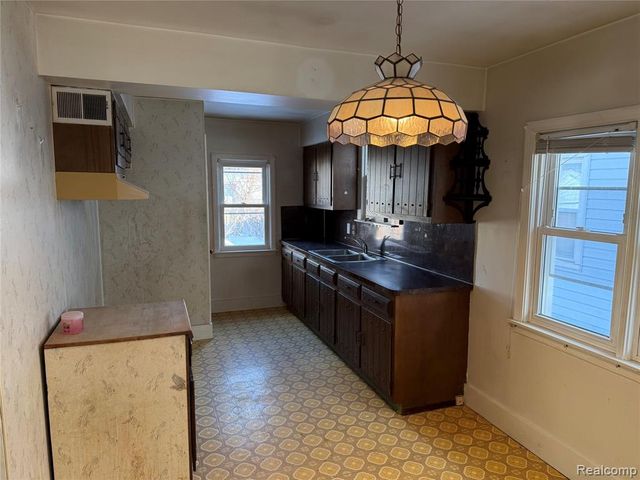 7377 Bernice, Center Line, MI 48015