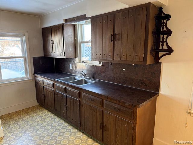 7377 Bernice, Center Line, MI 48015