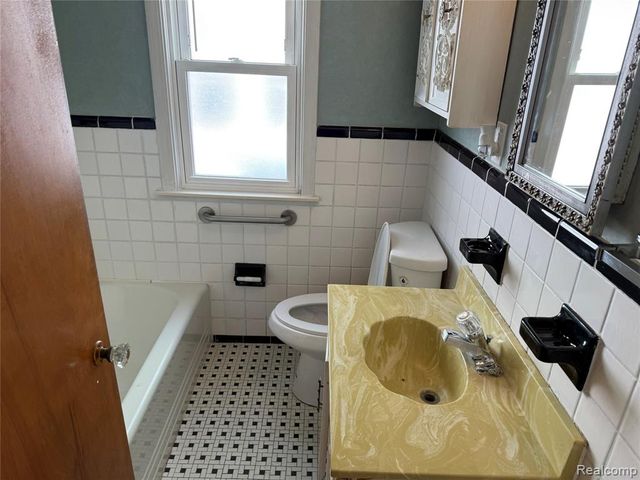 7377 Bernice, Center Line, MI 48015