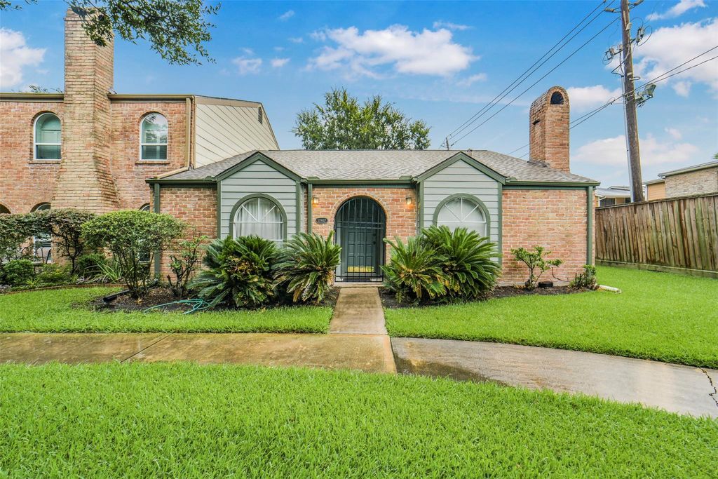 11907 Southlake Drive, Houston, TX 77077