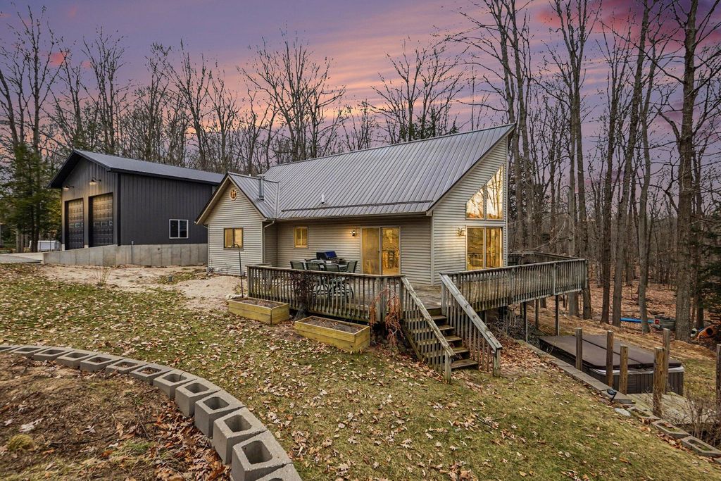 8906 Spring Hill Hill, Hesperia, MI 49421