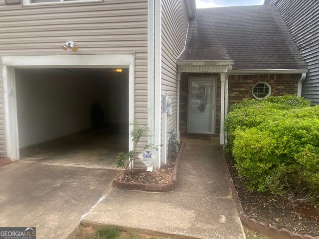384 Lakeridge Court, Riverdale, GA 30274