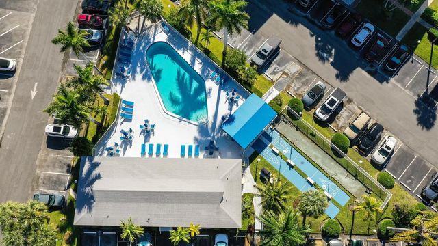 450 Paradise Isle Boulevard, Hallandale Beach, FL 33009