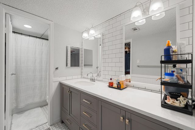 12550 Whittington Drive 811, Houston, TX 77077