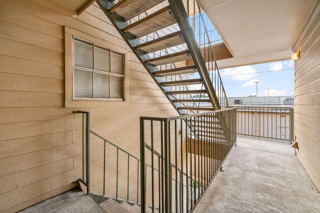 12550 Whittington Drive 811, Houston, TX 77077