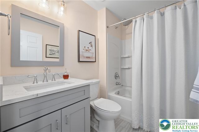 7733 Valor Drive, Springfield Twp, PA 18036