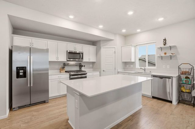 8218 S Allora Rd, Cheney, WA 99004