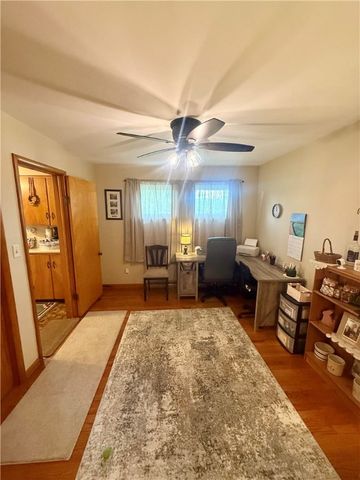 860 S Keel Ridge Rd, Hermitage, PA 16148