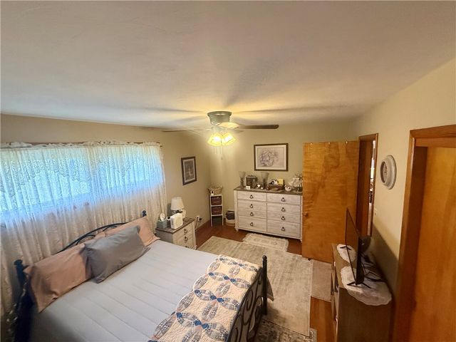 860 S Keel Ridge Rd, Hermitage, PA 16148