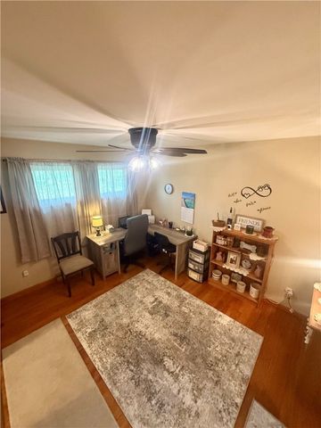 860 S Keel Ridge Rd, Hermitage, PA 16148