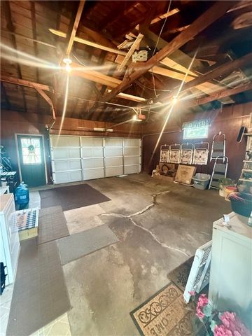 860 S Keel Ridge Rd, Hermitage, PA 16148