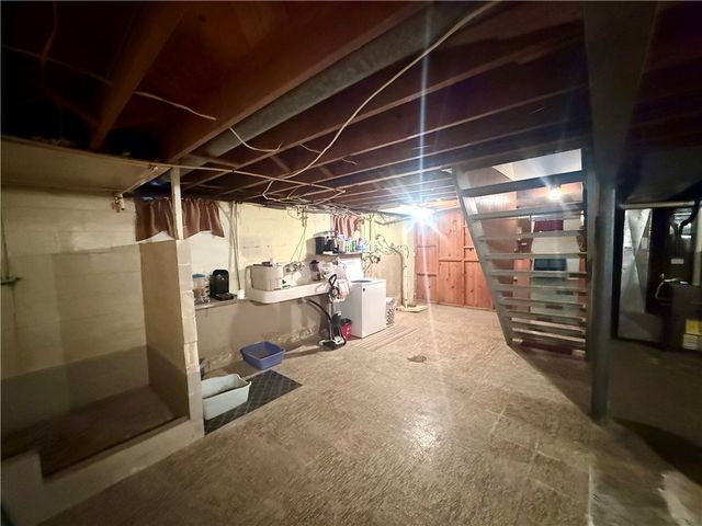 860 S Keel Ridge Rd, Hermitage, PA 16148