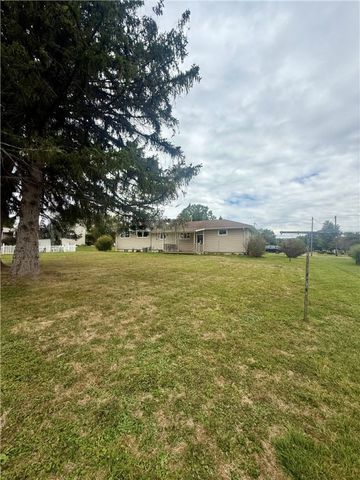 860 S Keel Ridge Rd, Hermitage, PA 16148