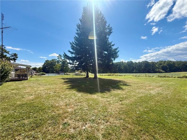 860 S Keel Ridge Rd, Hermitage, PA 16148