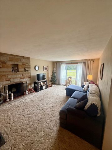 860 S Keel Ridge Rd, Hermitage, PA 16148