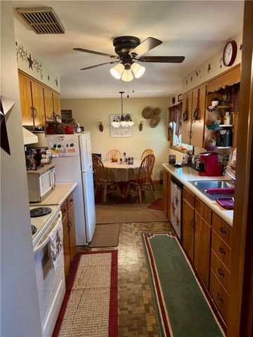 860 S Keel Ridge Rd, Hermitage, PA 16148