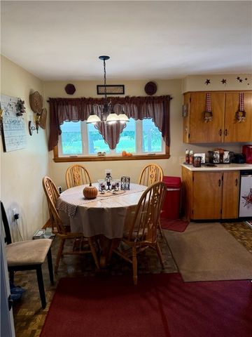 860 S Keel Ridge Rd, Hermitage, PA 16148