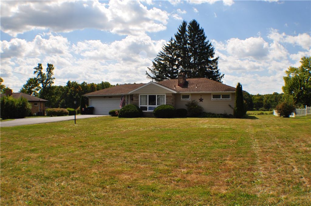 860 S Keel Ridge Rd, Hermitage, PA 16148