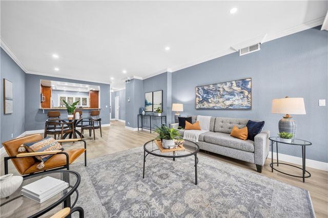 450 San Vicente Boulevard 104, Santa Monica, CA 90402