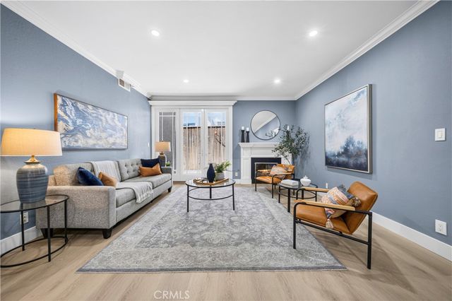450 San Vicente Boulevard 104, Santa Monica, CA 90402