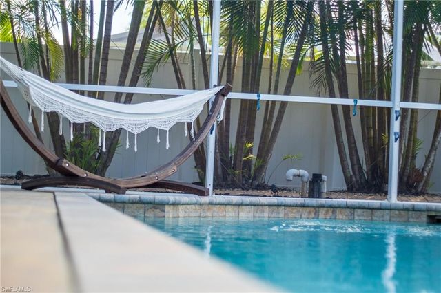 2208 Viscaya PKWY, Cape Coral, FL 33990