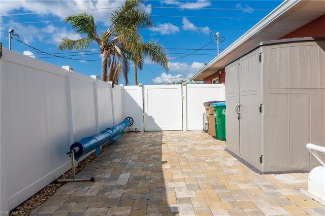 2208 Viscaya PKWY, Cape Coral, FL 33990