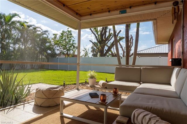 2208 Viscaya PKWY, Cape Coral, FL 33990