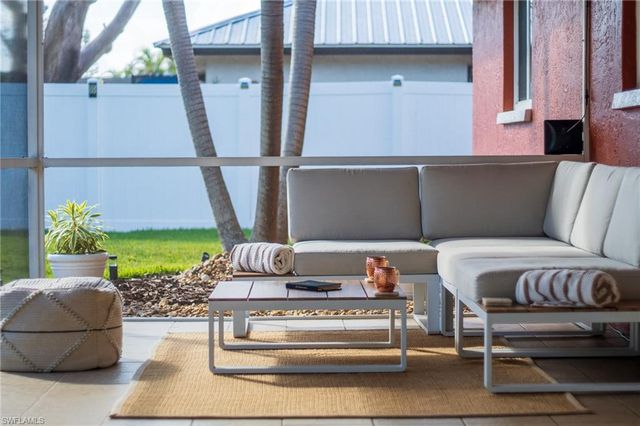 2208 Viscaya PKWY, Cape Coral, FL 33990