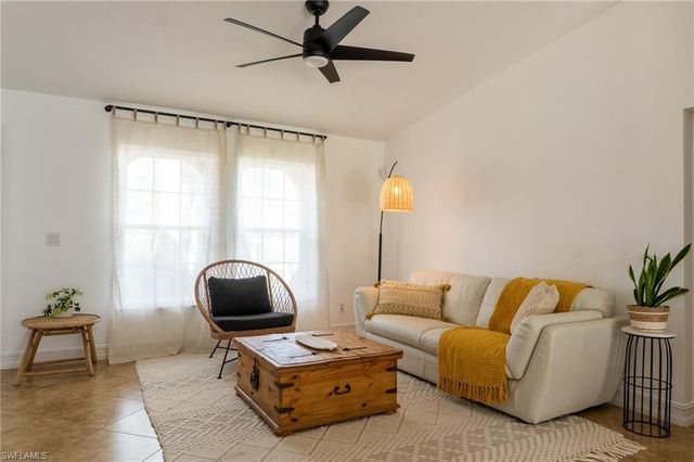 2208 Viscaya PKWY, Cape Coral, FL 33990