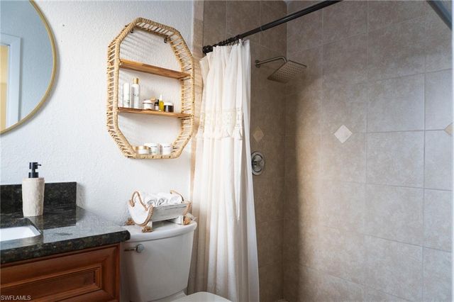 2208 Viscaya PKWY, Cape Coral, FL 33990