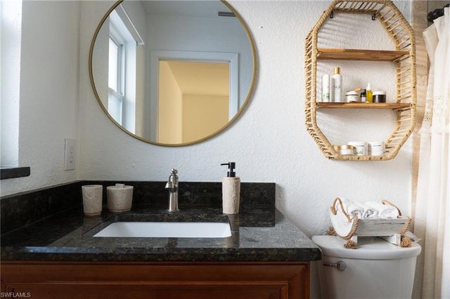 2208 Viscaya PKWY, Cape Coral, FL 33990