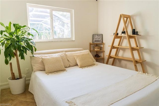 2208 Viscaya PKWY, Cape Coral, FL 33990