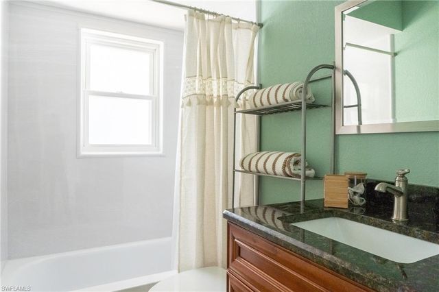 2208 Viscaya PKWY, Cape Coral, FL 33990