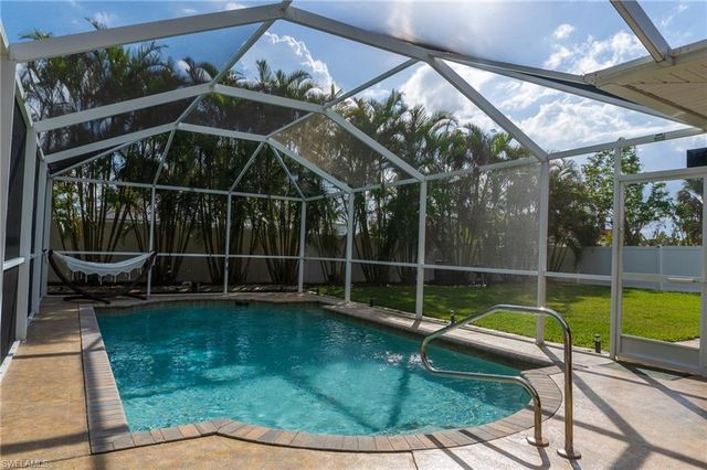 2208 Viscaya PKWY, Cape Coral, FL 33990