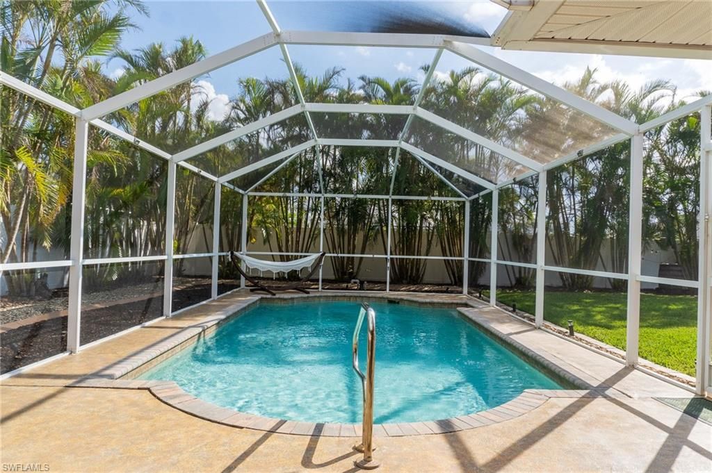 2208 Viscaya PKWY, Cape Coral, FL 33990