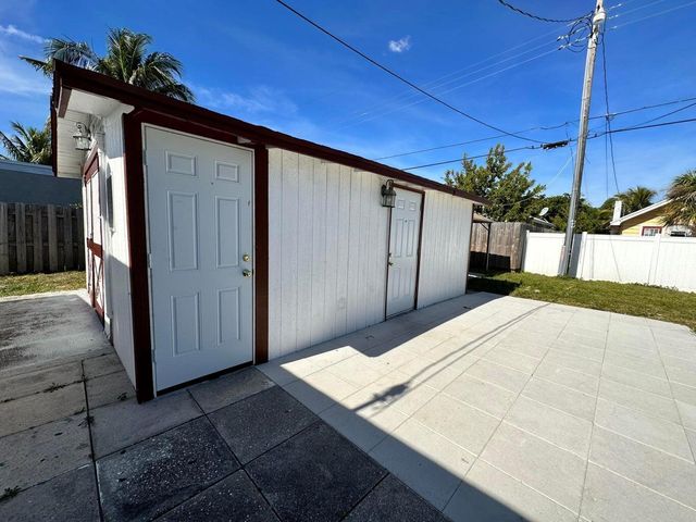 613 54th Street, West Palm Beach, FL 33407