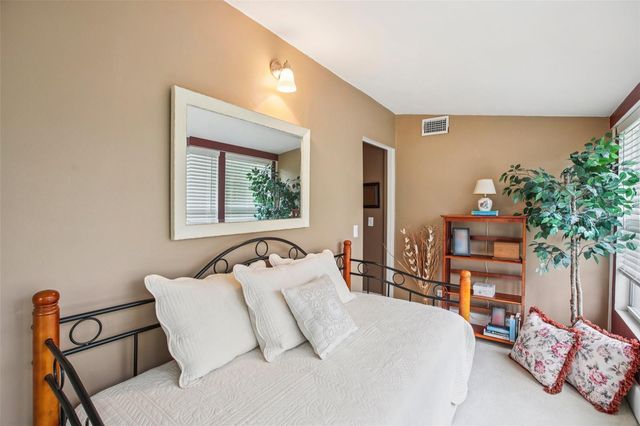 501 32ND AVENUE N, St Petersburg, FL 33704