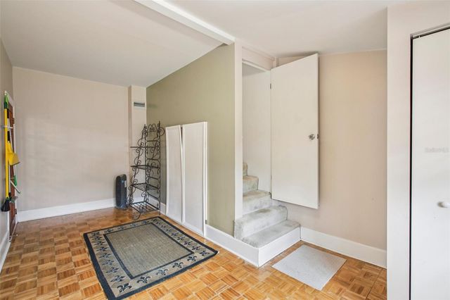501 32ND AVENUE N, St Petersburg, FL 33704