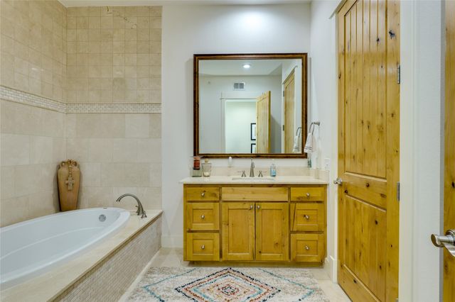 1101 Ivean Pearson RD D202, Lago Vista, TX 78645