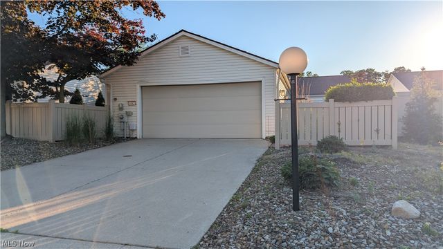 4842 Red Pine Way, North Ridgeville, OH 44039