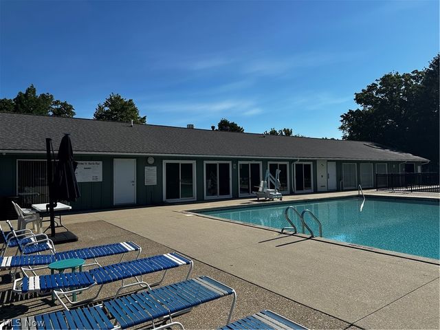 4842 Red Pine Way, North Ridgeville, OH 44039