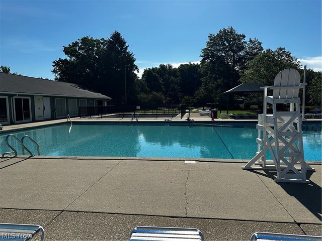 4842 Red Pine Way, North Ridgeville, OH 44039