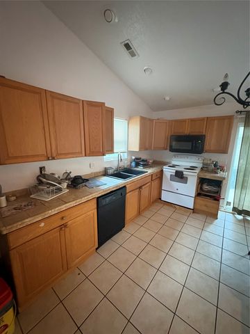 346 E Titus Avenue, Des Moines, IA 50315