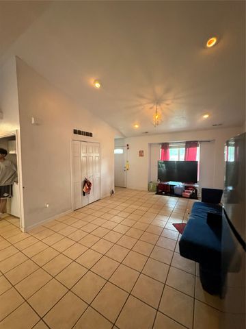 346 E Titus Avenue, Des Moines, IA 50315